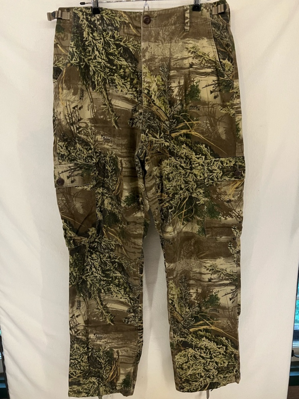 Vintage Cabela’s Hunting Camo Cargo Pants Mens Size 34 Tall Outdoors Green Brown